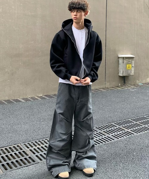 NOWLE（ノウル）の「【NOWLE】クロップフィット ジップアップ エッセンシャル パーカー（パーカー・メンズ・ブラック/アッシュグレー・SMALL/MEDIUM/LARGE）」の15枚目の写真