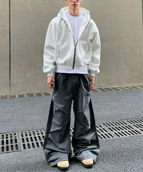 NOWLE（ノウル）の「【NOWLE】クロップフィット ジップアップ エッセンシャル パーカー（パーカー・メンズ・ブラック/アッシュグレー・SMALL/MEDIUM/LARGE）」の18枚目の写真