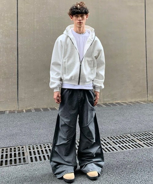 NOWLE（ノウル）の「【NOWLE】クロップフィット ジップアップ エッセンシャル パーカー（パーカー・メンズ・ブラック/アッシュグレー・SMALL/MEDIUM/LARGE）」の20枚目の写真