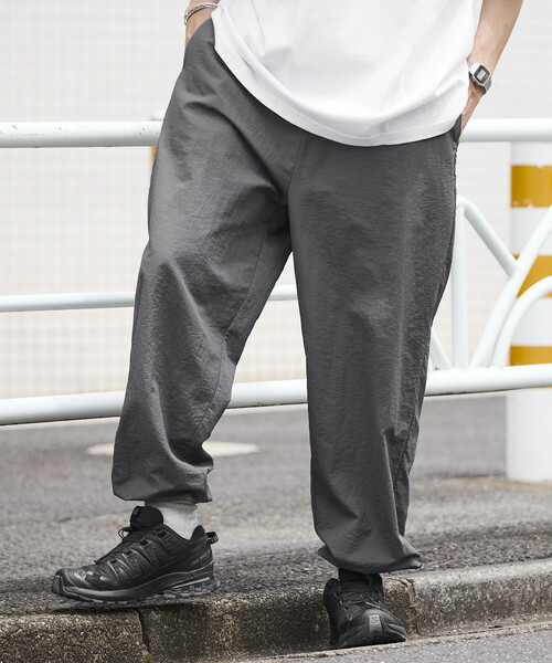 Firsthand(ファーストハンド)の「Firsthand/ファーストハンド ワイドストレート ナイロントラックパンツ / テーパードシルエット イージーナイロンパンツ(その他パンツ・メンズ・グレー/チャコールグレー/ブラック・M/L)」の14枚目の写真