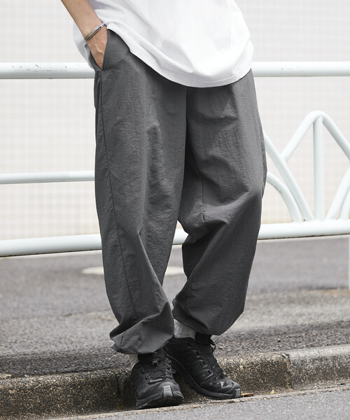 Firsthand(ファーストハンド)の「Firsthand/ファーストハンド ワイドストレート ナイロントラックパンツ / テーパードシルエット イージーナイロンパンツ(その他パンツ・メンズ・グレー/チャコールグレー/ブラック・M/L)」の15枚目の写真