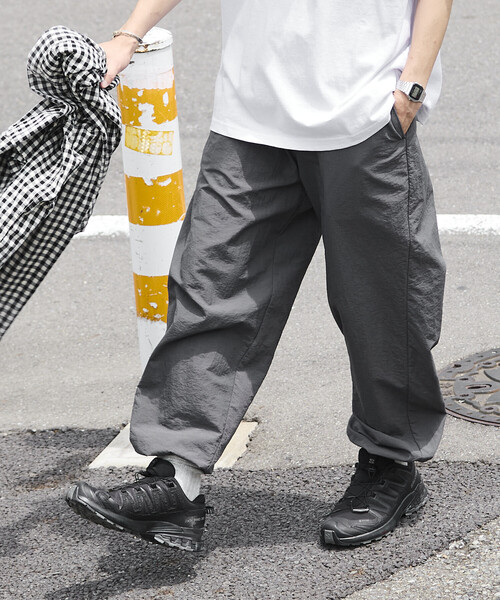 Firsthand(ファーストハンド)の「Firsthand/ファーストハンド ワイドストレート ナイロントラックパンツ / テーパードシルエット イージーナイロンパンツ(その他パンツ・メンズ・グレー/チャコールグレー/ブラック・M/L)」の17枚目の写真