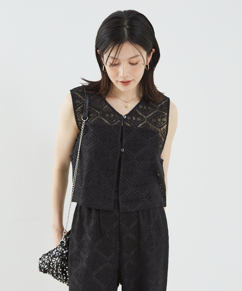 abahouse mavie（アバハウスマヴィ）の「【セットアップ対応】レース2WAYジレブラウス（ベスト・レディース・ブラック/オフホワイト・フリー）」の7枚目の写真