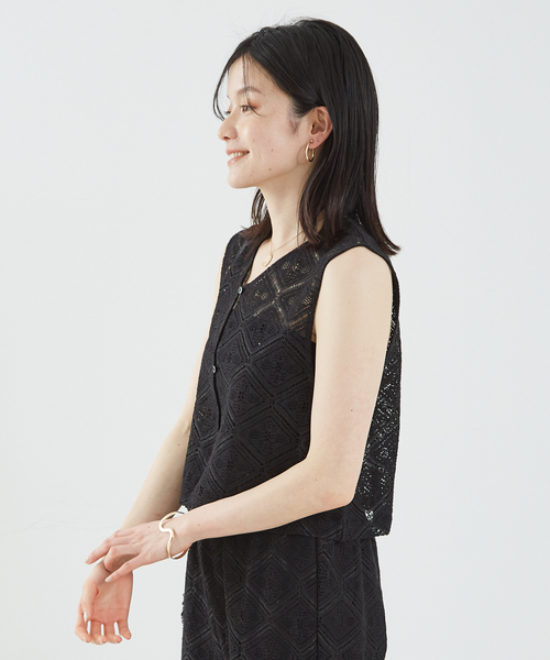 abahouse mavie（アバハウスマヴィ）の「【セットアップ対応】レース2WAYジレブラウス（ベスト・レディース・ブラック/オフホワイト・フリー）」の8枚目の写真