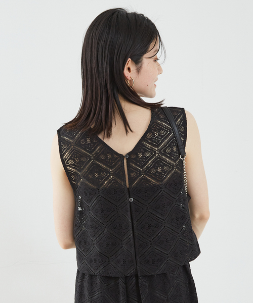 abahouse mavie（アバハウスマヴィ）の「【セットアップ対応】レース2WAYジレブラウス（ベスト・レディース・ブラック/オフホワイト・フリー）」の10枚目の写真