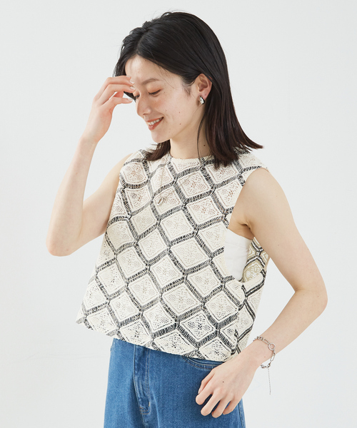 abahouse mavie（アバハウスマヴィ）の「【セットアップ対応】レース2WAYジレブラウス（ベスト・レディース・ブラック/オフホワイト・フリー）」の15枚目の写真