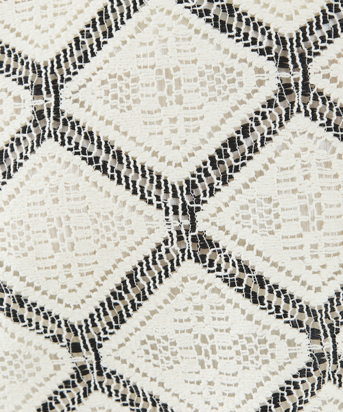 abahouse mavie（アバハウスマヴィ）の「【セットアップ対応】レース2WAYジレブラウス（ベスト・レディース・ブラック/オフホワイト・フリー）」の17枚目の写真