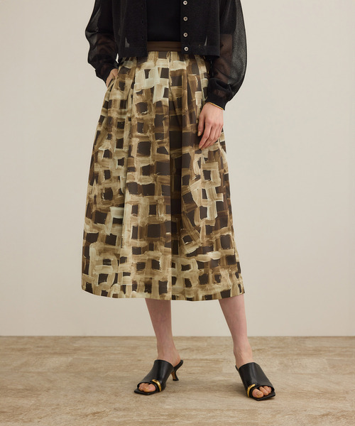 ROPE'(ロペ)の「スクエア ジオメトリックプリントスカート/イージーケア(スカート・レディース・ダークブラウン/ブルー・38/36)」の6枚目の写真