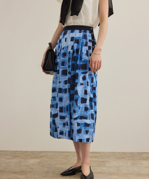 ROPE'(ロペ)の「スクエア ジオメトリックプリントスカート/イージーケア(スカート・レディース・ダークブラウン/ブルー・38/36)」の7枚目の写真