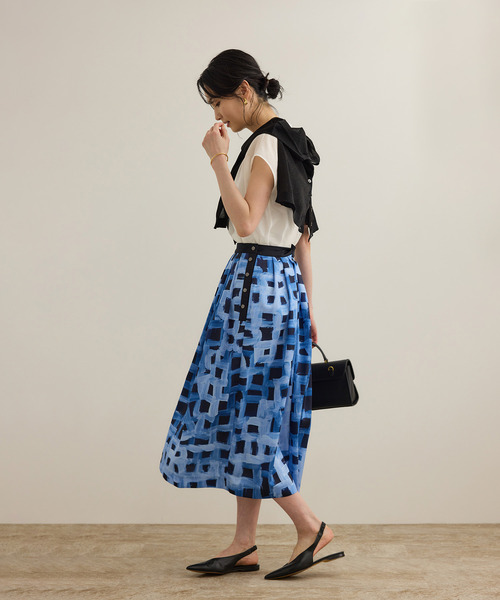 ROPE'(ロペ)の「スクエア ジオメトリックプリントスカート/イージーケア(スカート・レディース・ダークブラウン/ブルー・38/36)」の8枚目の写真