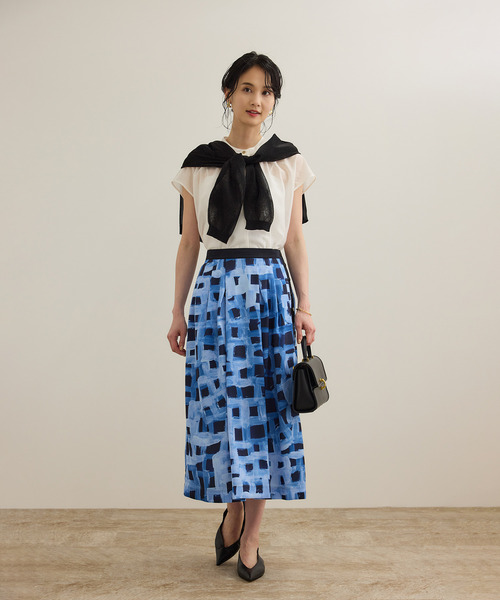ROPE'(ロペ)の「スクエア ジオメトリックプリントスカート/イージーケア(スカート・レディース・ダークブラウン/ブルー・38/36)」の9枚目の写真
