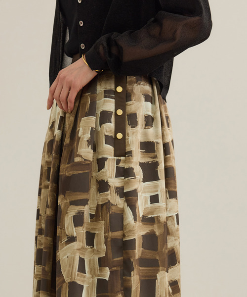 ROPE'(ロペ)の「スクエア ジオメトリックプリントスカート/イージーケア(スカート・レディース・ダークブラウン/ブルー・38/36)」の11枚目の写真