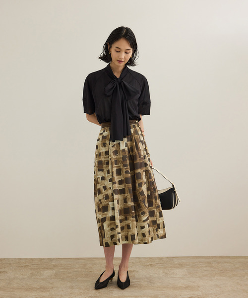 ROPE'(ロペ)の「スクエア ジオメトリックプリントスカート/イージーケア(スカート・レディース・ダークブラウン/ブルー・38/36)」の14枚目の写真