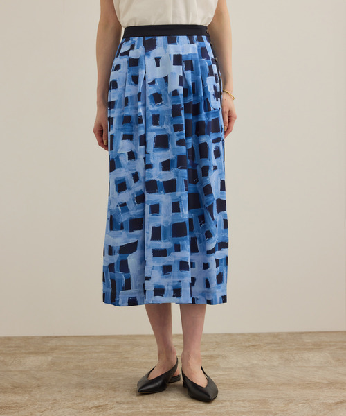 ROPE'(ロペ)の「スクエア ジオメトリックプリントスカート/イージーケア(スカート・レディース・ダークブラウン/ブルー・38/36)」の15枚目の写真