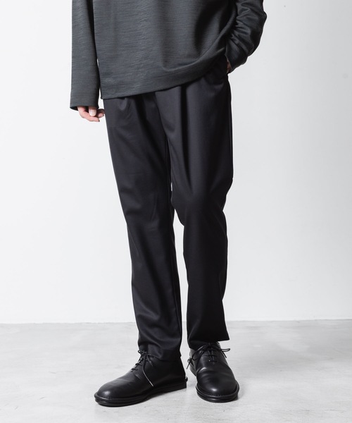 ATTACHMENT(アタッチメント)の「T/W/SI ストレッチギャバジン レギュラーフィット イージートラウザーズ / T/W/SI STRETCH GABARDINE REGULAR FIT EASY TROUSERS(スラックス・メンズ・グレー系/ブラック/ブラック系/ダークネイビー・1/2/3/4)」の2枚目の写真