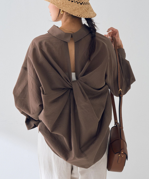 Rouge vif Anna（ルージュヴィフアンナ）の「【新色登場！】バックツイストピンストシャツ（シャツ/ブラウス・レディース・ブラウン/オフホワイト/ピンク・フリー）」の3枚目の写真