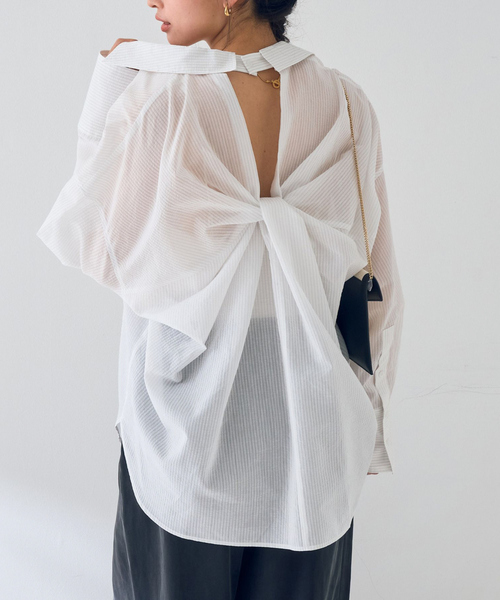 Rouge vif Anna（ルージュヴィフアンナ）の「【新色登場！】バックツイストピンストシャツ（シャツ/ブラウス・レディース・ブラウン/オフホワイト/ピンク・フリー）」の2枚目の写真