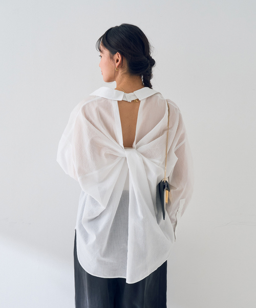 Rouge vif Anna（ルージュヴィフアンナ）の「【新色登場！】バックツイストピンストシャツ（シャツ/ブラウス・レディース・ブラウン/オフホワイト/ピンク・フリー）」の4枚目の写真