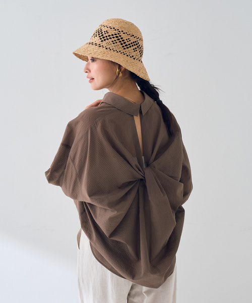 Rouge vif Anna（ルージュヴィフアンナ）の「【新色登場！】バックツイストピンストシャツ（シャツ/ブラウス・レディース・ブラウン/オフホワイト/ピンク・フリー）」の9枚目の写真