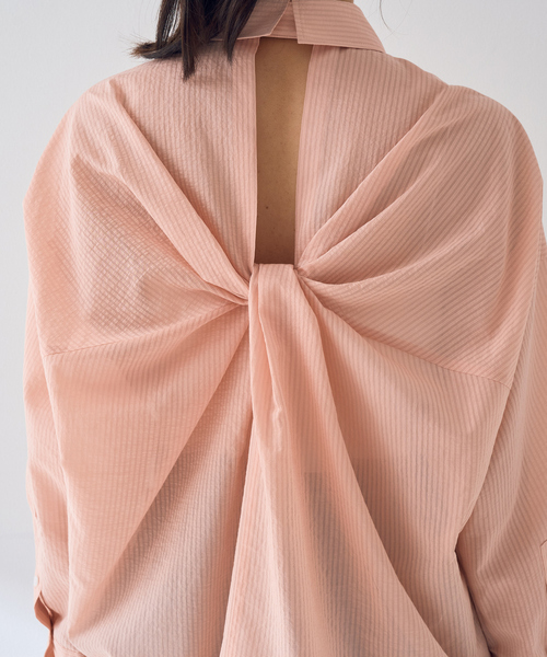 新色登場！】バックツイストピンストシャツ（シャツ/ブラウス）｜Rouge