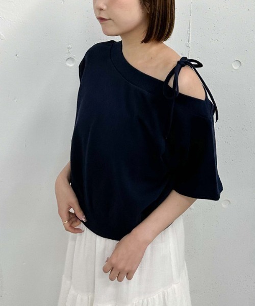 archives(アルシーヴ)の「肩リボンワンショルスウェット(Tシャツ/カットソー・レディース・オフホワイト/グレー/ピンク/ネイビー・MEDIUM)」の5枚目の写真