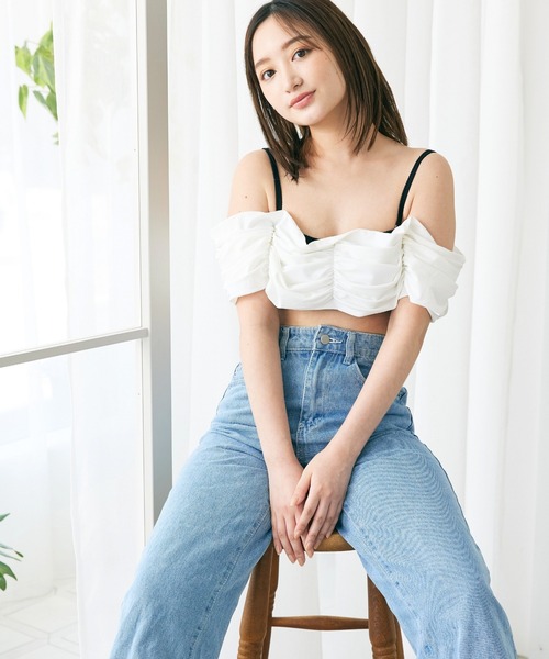 CELEN（セレン）の「【swimwear/体型カバー】ボリュームフレアビキニ オフショルダートップス・パンツ 2点セット（水着・レディース・ホワイト×ブラック/ブルーグレー/ブラック×ブラック・FREE）」の2枚目の写真