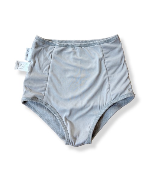 CELEN(セレン)の「【swimwear/体型カバー】ボリュームフレアビキニ オフショルダートップス・パンツ 2点セット(水着・レディース・ホワイト×ブラック/ブルーグレー/ブラック×ブラック・FREE)」の11枚目の写真