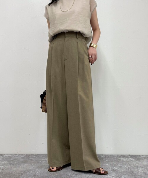 fredy emue（フレディエミュ）の「【吸水速乾/接触冷感/ウォッシャブル/防シワ加工】接触冷感タックスラックスパンツ（スラックス・レディース・グレー/ブラック/キャメル・36/38）」の3枚目の写真