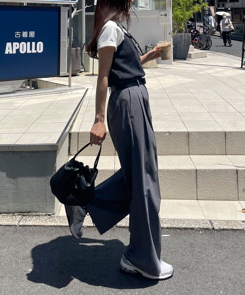 fredy emue（フレディエミュ）の「【吸水速乾/接触冷感/ウォッシャブル/防シワ加工】接触冷感タックスラックスパンツ（スラックス・レディース・グレー/ブラック/キャメル・36/38）」の8枚目の写真