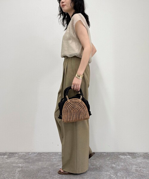 fredy emue（フレディエミュ）の「【吸水速乾/接触冷感/ウォッシャブル/防シワ加工】接触冷感タックスラックスパンツ（スラックス・レディース・グレー/ブラック/キャメル・36/38）」の12枚目の写真