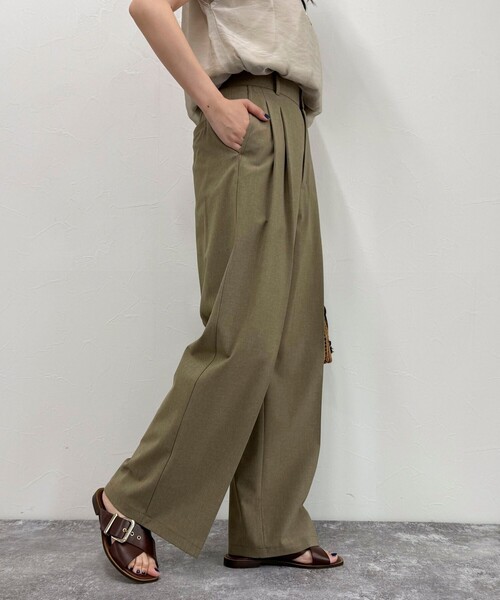 fredy emue（フレディエミュ）の「【吸水速乾/接触冷感/ウォッシャブル/防シワ加工】接触冷感タックスラックスパンツ（スラックス・レディース・グレー/ブラック/キャメル・36/38）」の17枚目の写真