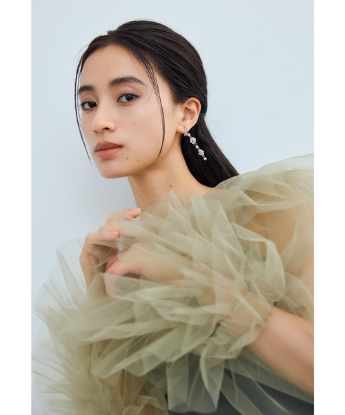 niana(ニアナ)の「パールフラワーロングイヤリング 両耳 ゴールド シルバー 結婚式 二次会 同窓会 成人式 パーティー お呼ばれ オケージョン フォーマル(イヤリング・レディース・ゴールド/シルバー・FREE)」の7枚目の写真