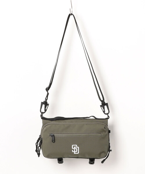MLB（メジャーリーグベースボール）の「MLB CORDURA ワンポイントロゴショルダーバッグ2【パドレス】（ショルダーバッグ・レディース・ブラック/カーキ・FREE）」の2枚目の写真