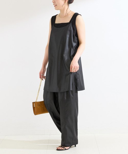 Simplicite（サンプリシテ）の「《2点セット》手洗い可 / チンツ加工ロングキャミソール / パンツセット（つなぎ/オールインワン・レディース・ブラック/ベージュ・FREE）」の2枚目の写真