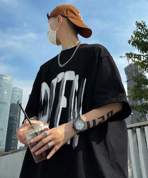 THE HITSS（ヒッツ）の「グラフィティ ロゴプリント オーバーサイズTシャツ（Tシャツ/カットソー・メンズ・ホワイト/ブラウン/ブラック・FREE）」の11枚目の写真
