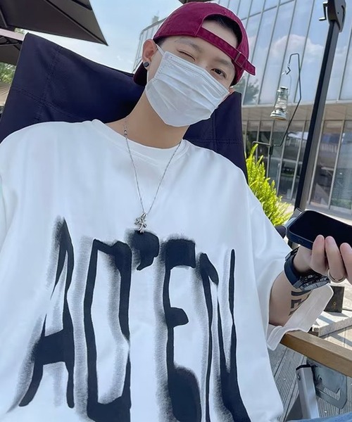 THE HITSS（ヒッツ）の「グラフィティ ロゴプリント オーバーサイズTシャツ（Tシャツ/カットソー・メンズ・ホワイト/ブラウン/ブラック・FREE）」の4枚目の写真
