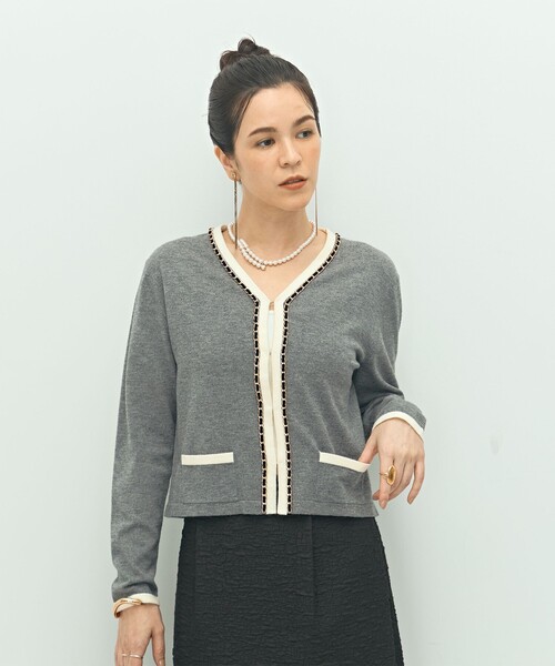 NOLLEY’S（ノーリーズ）の「チェーンブレードVネックカーディガン（カーディガン/ボレロ・レディース・ブラック/グレー・38）」の5枚目の写真