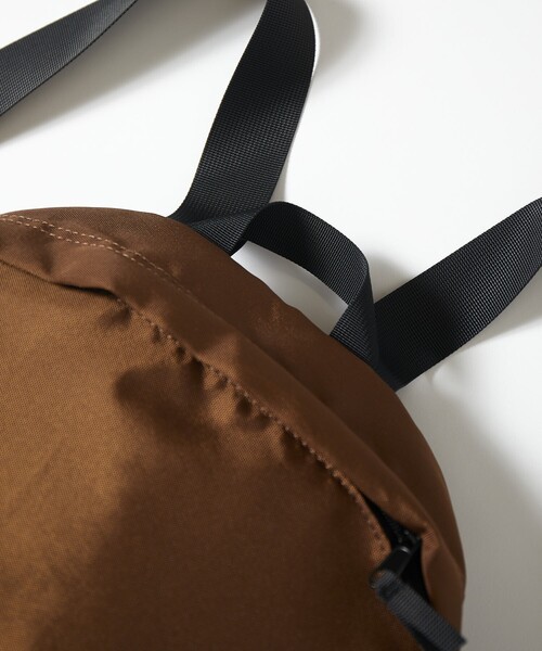 UMBRO(アンブロ)の「UMBRO/アンブロ SP CLASSIC BACKPACK/別注 クラシック バックパック(バックパック/リュック・メンズ・ブラック/ブラウン・ONE SIZE)」の8枚目の写真