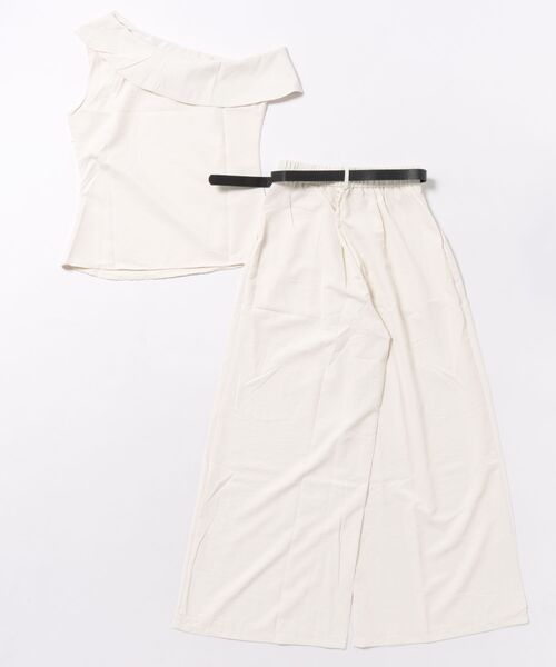 Uenui（ウニュイ）の「asymmetry halter sleeveless top（Tシャツ/カットソー・レディース・ホワイト・FREE）」の2枚目の写真