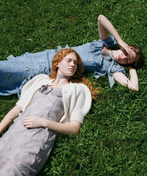 EIMY ISTOIRE(エイミーイストワール)の「パフスリーブニットカーディガン(ニット/セーター・レディース・オフホワイト/グレー・F)」の4枚目の写真