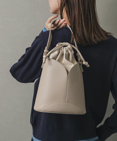 SENSE OF PLACE by URBAN RESEARCH（センスオブプレイスバイアーバンリサーチ）の「パネルキンチャクバッグ（ハンドバッグ・レディース・ライトベージュ/レッド/ブラック・ONE）」の2枚目の写真