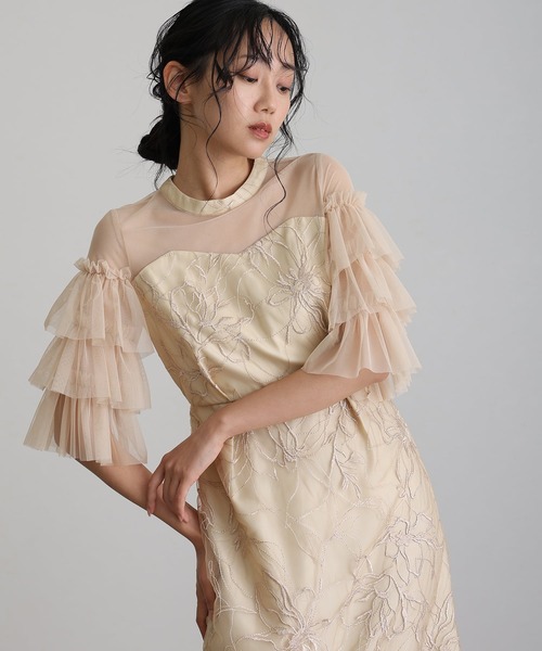 atlo(アトロ)の「七分袖&ミモレ丈 同窓会 成人式 ティアード スリーブフラワー 刺繍Iライン フリル チュール お呼ばれ 結婚式 二次会 フォーマル オケージョンドレス パーティー ドレス 謝恩会 20代 30代(ドレス・レディース・ベージュ/ブラック/イエロー/チャコールグレー・S/L/M)」の1枚目の写真