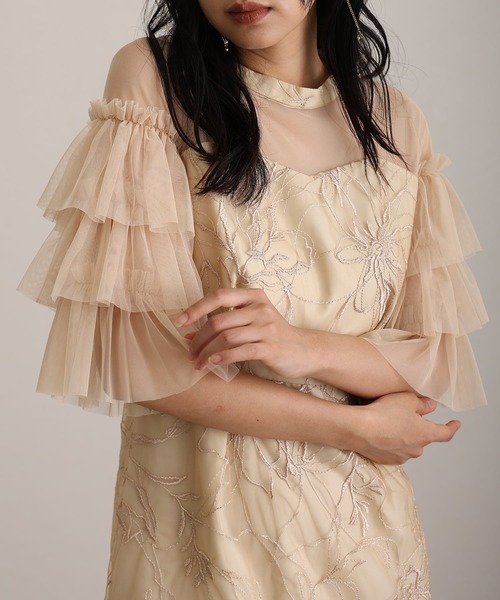 atlo(アトロ)の「七分袖&ミモレ丈 同窓会 成人式 ティアード スリーブフラワー 刺繍Iライン フリル チュール お呼ばれ 結婚式 二次会 フォーマル オケージョンドレス パーティー ドレス 謝恩会 20代 30代(ドレス・レディース・ベージュ/ブラック/イエロー/チャコールグレー・S/L/M)」の4枚目の写真