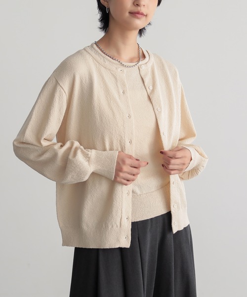 for/c(フォーシー)の「コンパクトアンサンブルニット【サスティナブル】(カーディガン/ボレロ・レディース・グレー/アイボリー/レッド/ネイビー・M/L/LL)」の19枚目の写真