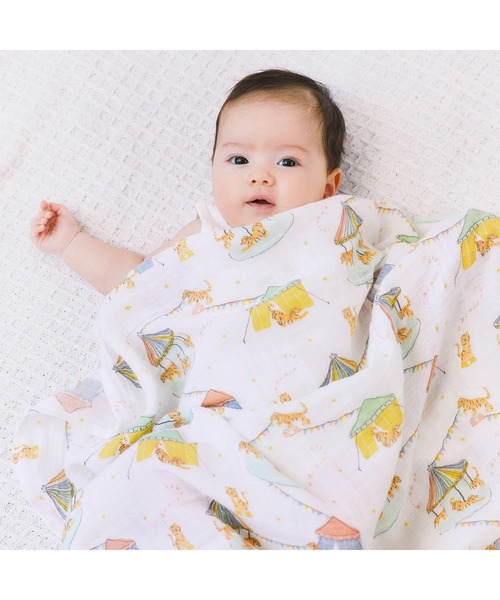 aden + anais （エイデンアンドアネイ）の「aden + anais おくるみスワドル/タイガー・ハッピーバースイヤーコレクション/3枚（おくるみ・キッズ・ホワイト×イエロー・ONE SIZE）」の2枚目の写真