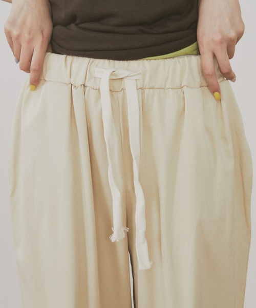 MERLOT（メルロー）の「【ウエストゴム】ツイルタッチイージーワイドパンツ（その他パンツ・レディース・ブラウン/ベージュ/ネイビー・FREE）」の4枚目の写真