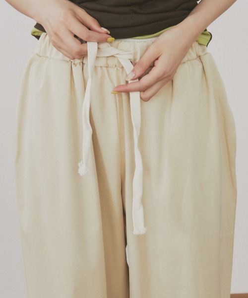 MERLOT（メルロー）の「【ウエストゴム】ツイルタッチイージーワイドパンツ（その他パンツ・レディース・ブラウン/ベージュ/ネイビー・FREE）」の5枚目の写真