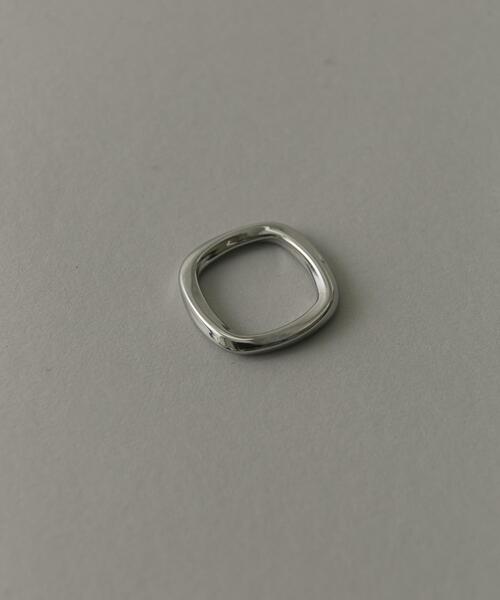 SMELLY(スメリー)の「ステンレスニュアンススクエアリング(リング・メンズ・シルバー・16)」の1枚目の写真
