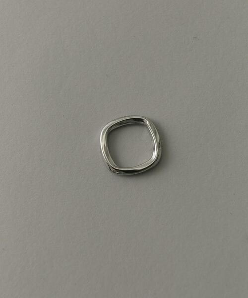 SMELLY(スメリー)の「ステンレスニュアンススクエアリング(リング・メンズ・シルバー・16)」の2枚目の写真