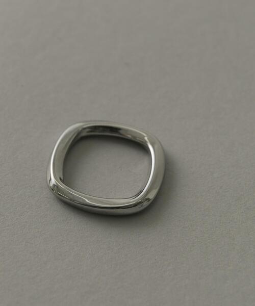 SMELLY(スメリー)の「ステンレスニュアンススクエアリング(リング・メンズ・シルバー・16)」の3枚目の写真